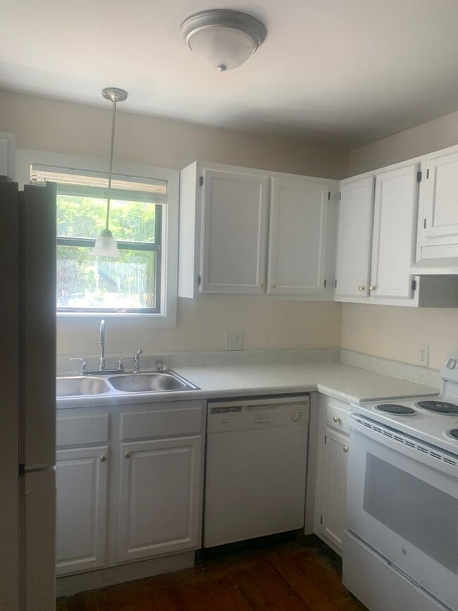 Building Photo - REMODELED NW RALEIGH TOWNHOME OFF LEESVILLE ROAD