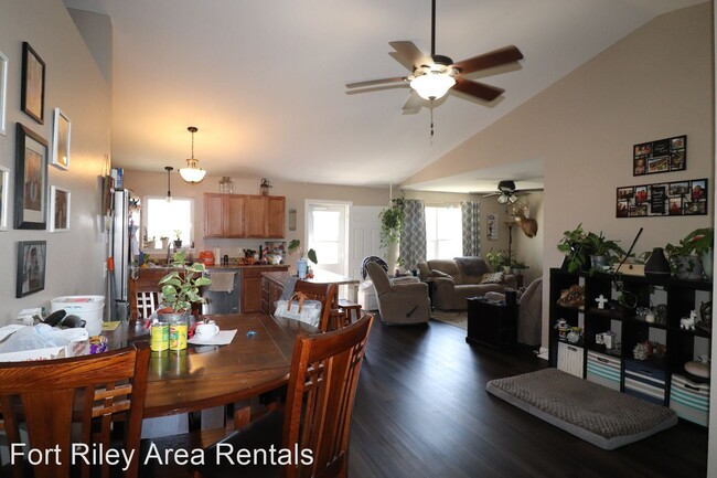 Foto del edificio - 4 br, 2 bath House - 701 W 6th St