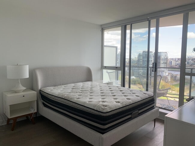Photo du bâtiment - 1408 Strathmore Mews