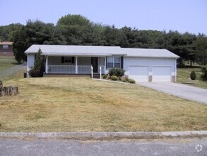 Building Photo - 1731 Pembrook Dr