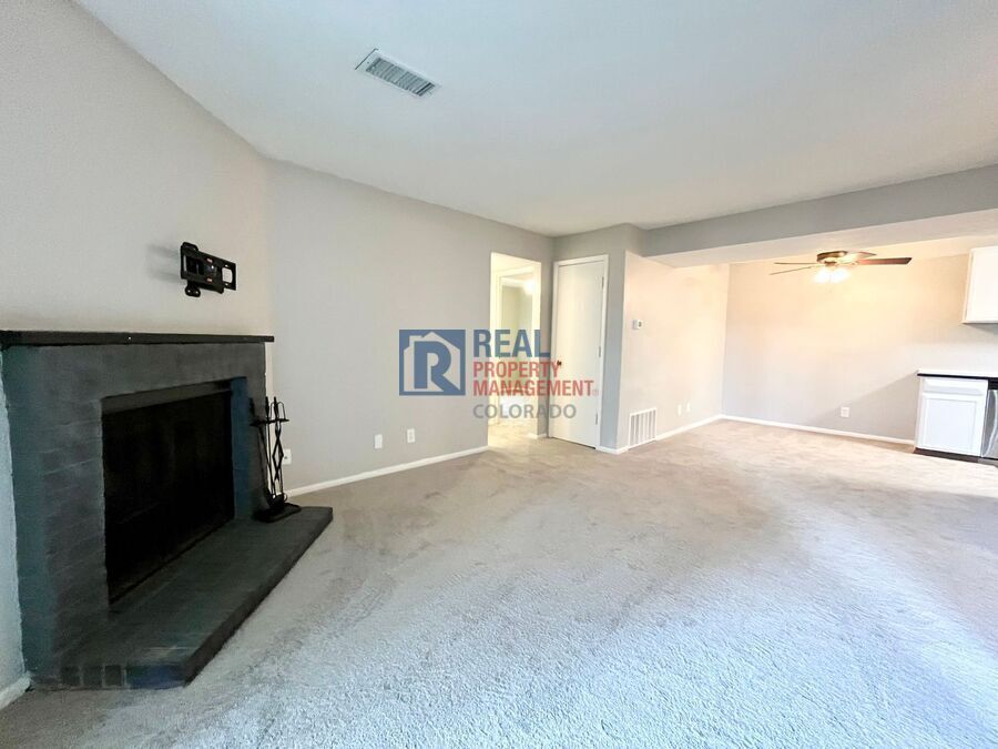 Primary Photo - 5300 Cherry Creek S Dr