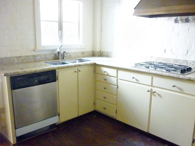Building Photo - 6231 Marquette Pl
