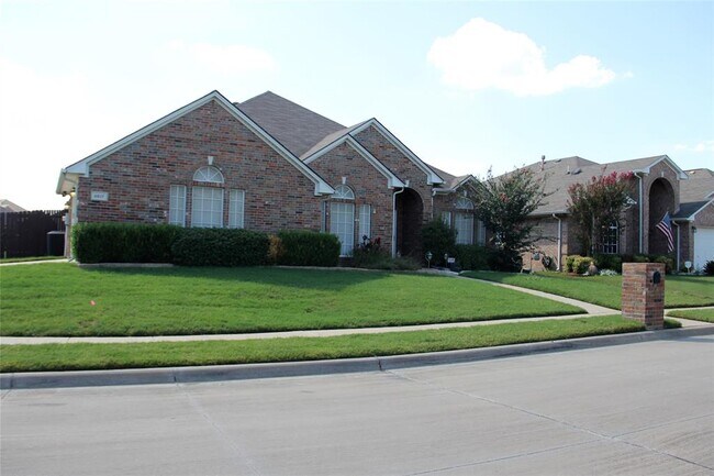 Building Photo - 8617 Shadow Trace Dr