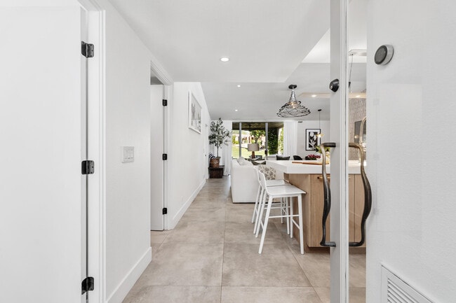Building Photo - 48955 Mariposa Dr