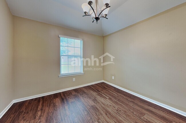 Foto del edificio - 28606 Lockeridge Farms Dr