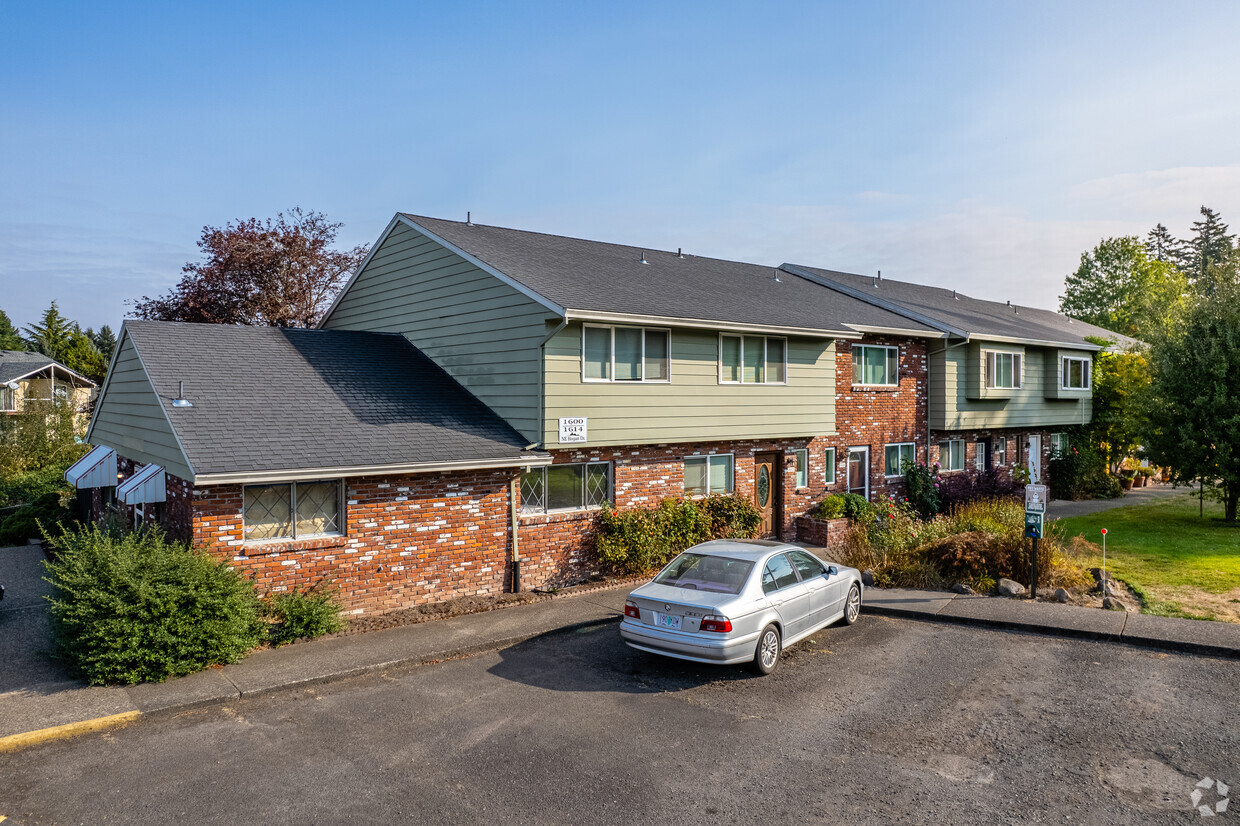 Foto principal - Country Club Estates