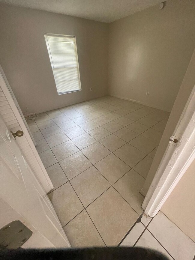 Building Photo - 116 Paul Revere Rd