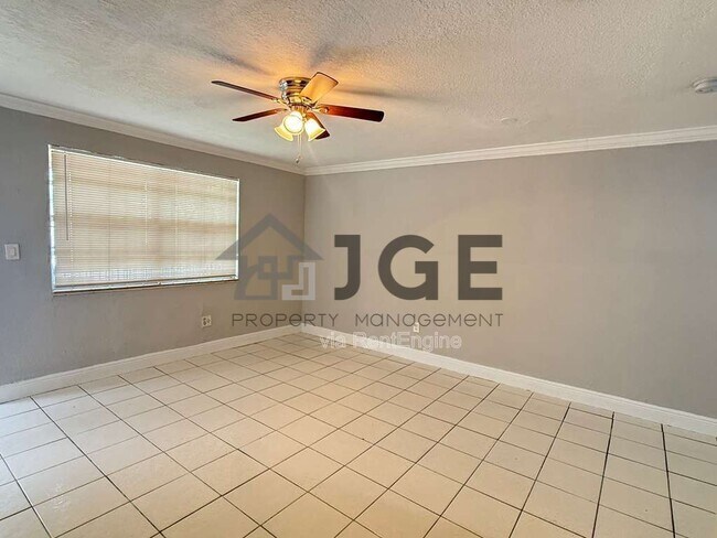 Foto del edificio - 7710 NW 3rd Ave