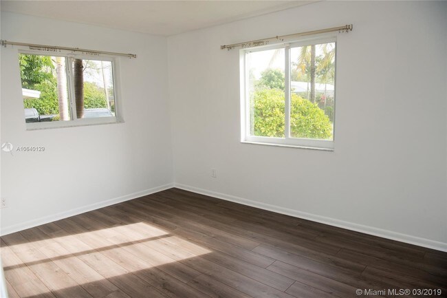 Building Photo - 13720 SW 73rd Ave