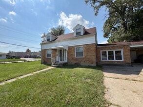 Building Photo - 2401 Rugby Rd