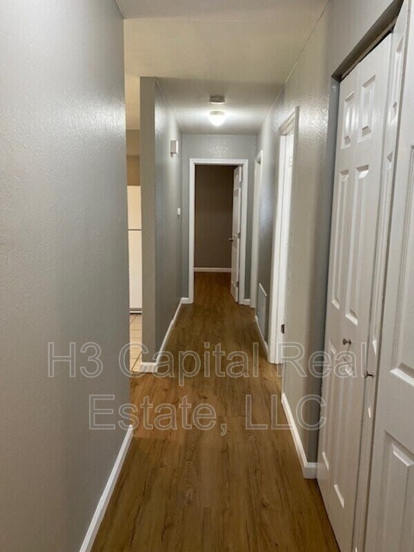 Building Photo - 517 Mockingbird St