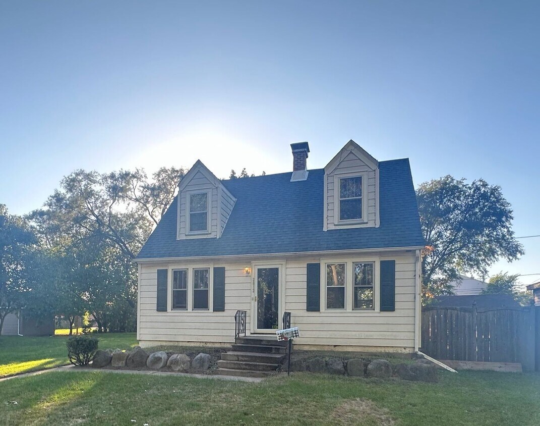 Primary Photo - Beautiful house for rent Zion