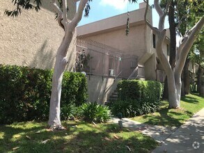 Building Photo - 15215 Magnolia Blvd