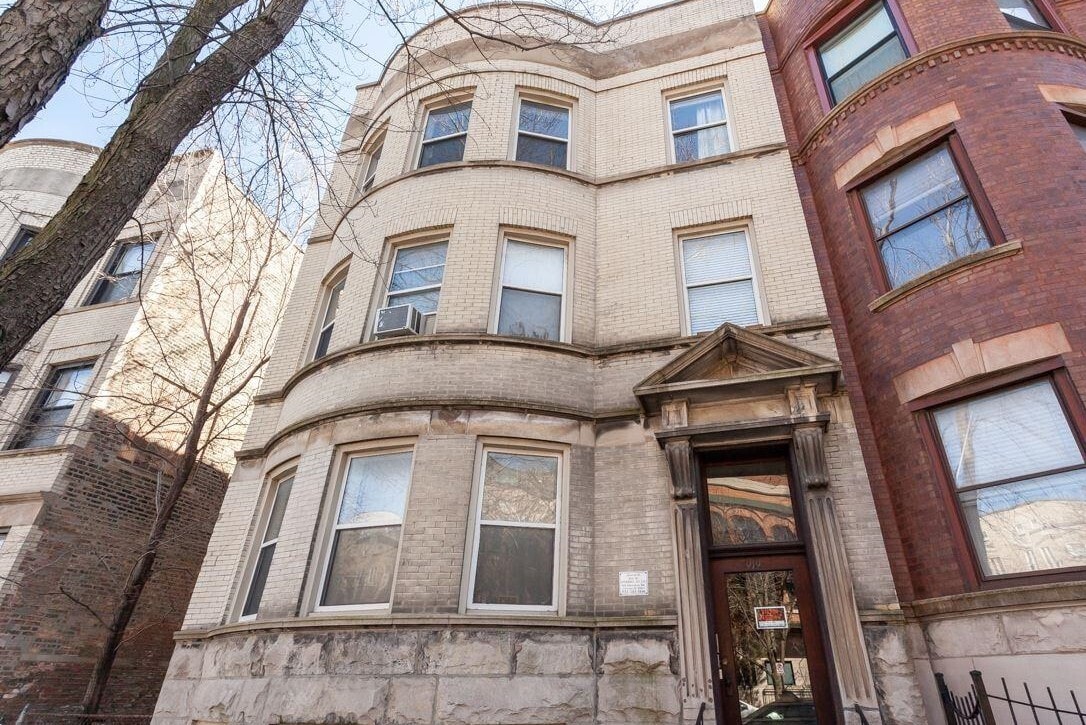Primary Photo - 919 W Sheridan Rd