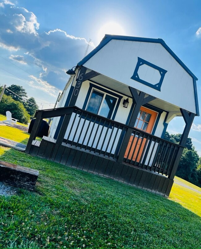 Foto del edificio - Karagan Cottage & Hudson's Boat House