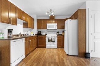 Building Photo - 9302 93 St