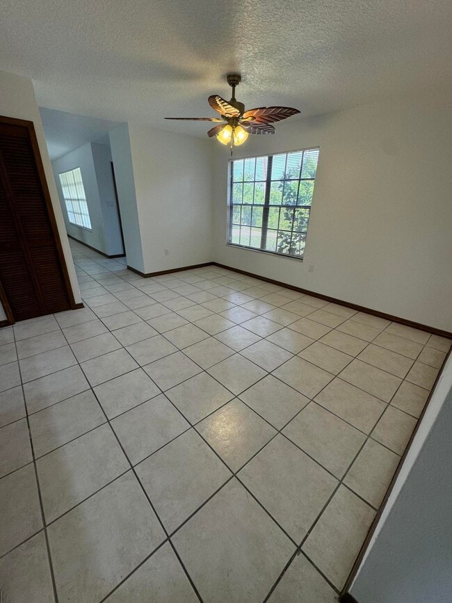 Building Photo - 5585 Barna Ave