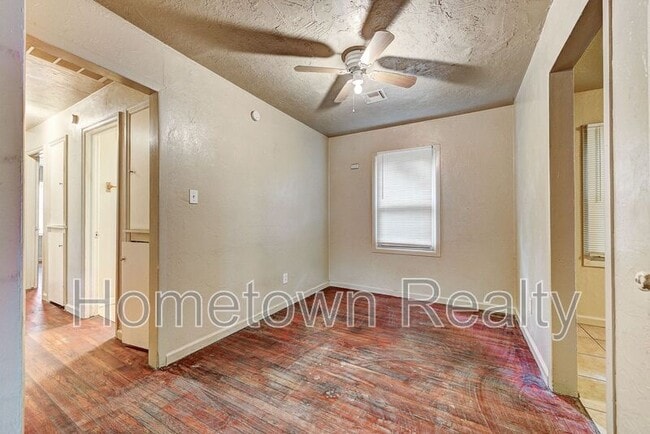 Building Photo - 410 E Steed Dr