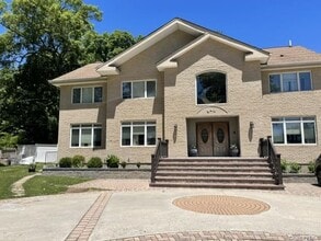 Building Photo - 549 Wolf Hill Rd