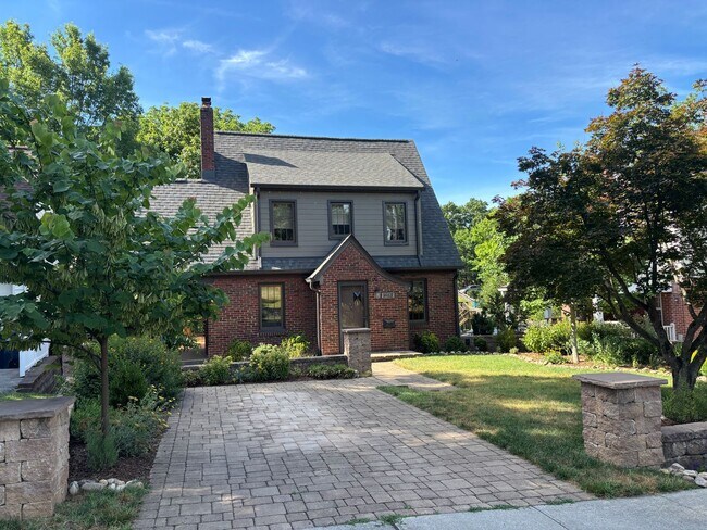 Foto del edificio - 2412 Alberta Ave SW