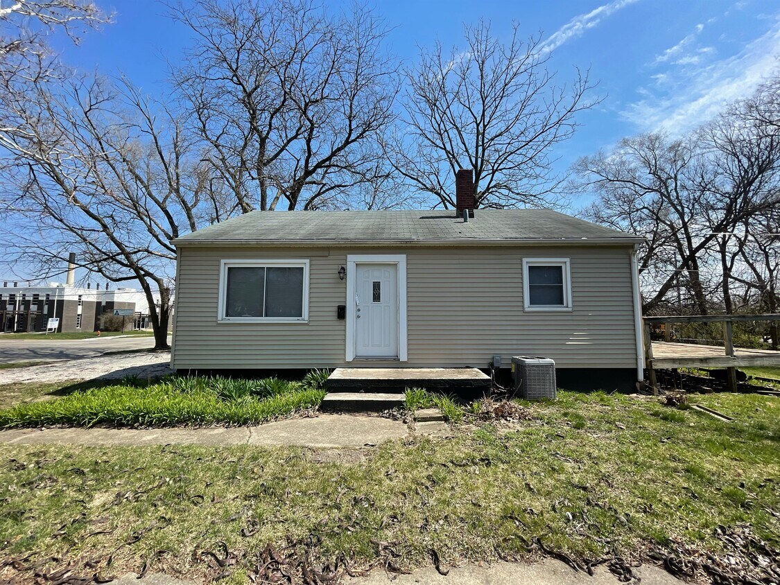 Primary Photo - 203 Hessel Blvd