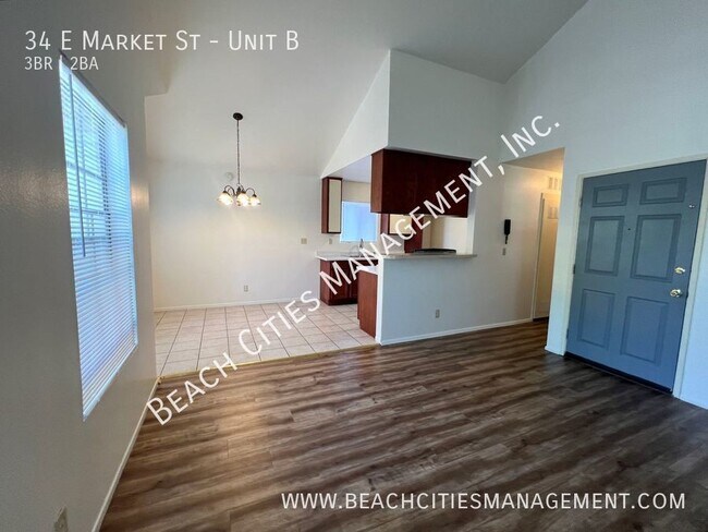 Building Photo - Beautifully renovated 3-bedroom, 2-bathroo...