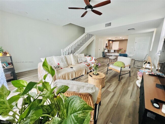 Foto del edificio - 4 br, 2.5 bath House - 1315 Presidio Dr # ...