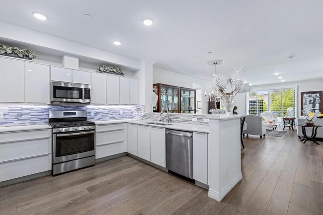 Foto del edificio - 5253 Vantage Ave