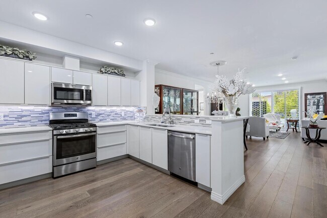 Building Photo - 5253 Vantage Ave