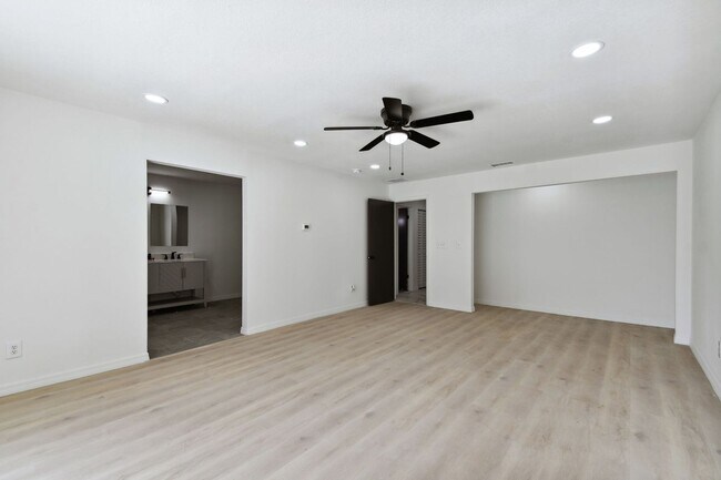 Foto del edificio - Stunning Home with Pool in Lakewood Estates – 3Bed|2Bath