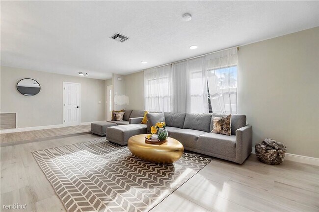 Foto del edificio - 5 br, 3 bath House - 4160 NW 100th Ave