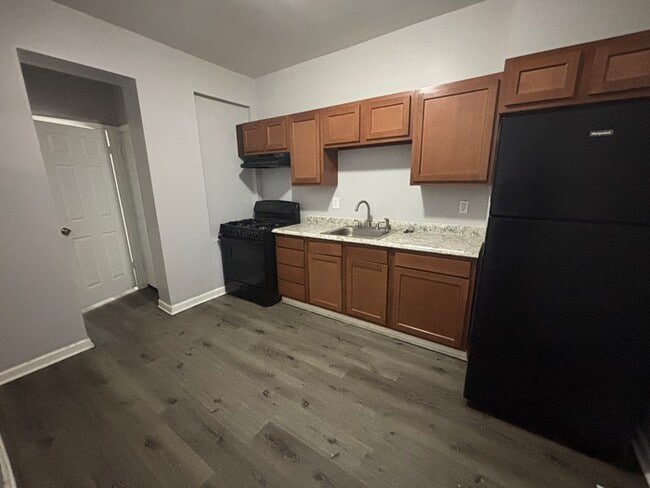 Building Photo - 4 bedroom home