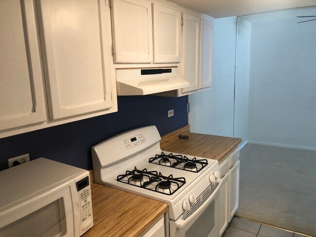 Building Photo - 7920 Woodglen Ln