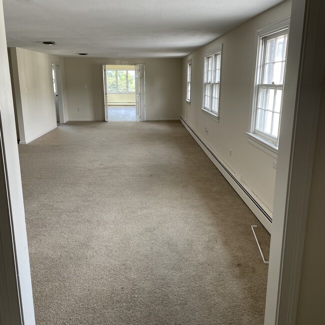 Huge Living Room/Office/Dining Room - 86 Pottstown Pike