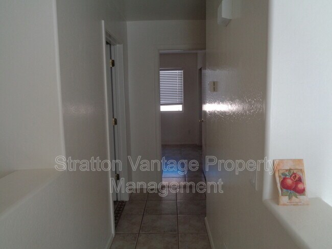 Building Photo - 16612 W Cottonwood St
