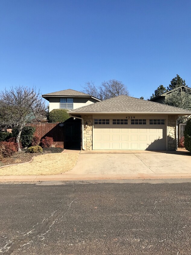 Primary Photo - Beautifully updated home in Summerfield