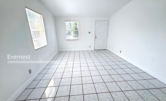 Foto del edificio - 1906 E 98th Ave