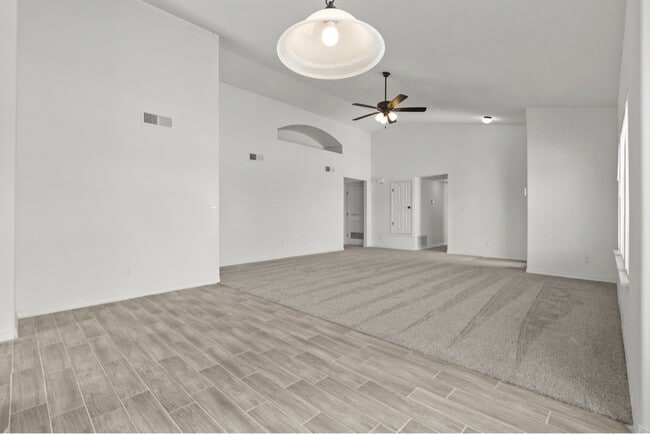 Building Photo - 1060 Summer Rain St
