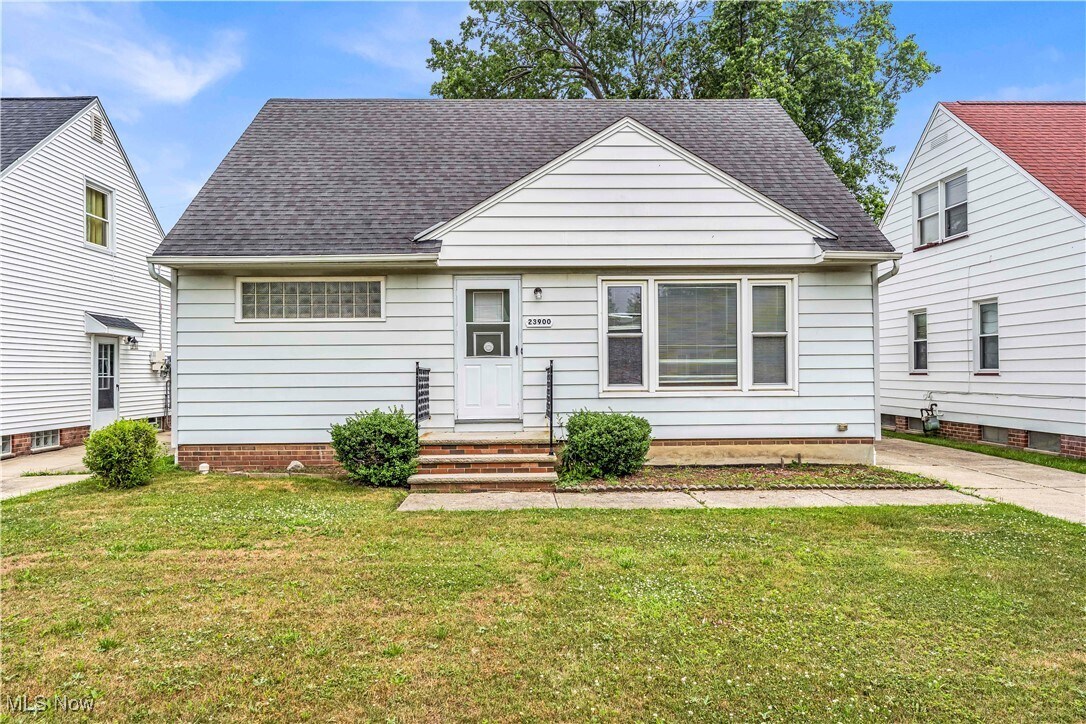 Foto principal - 23900 Puritan Ave
