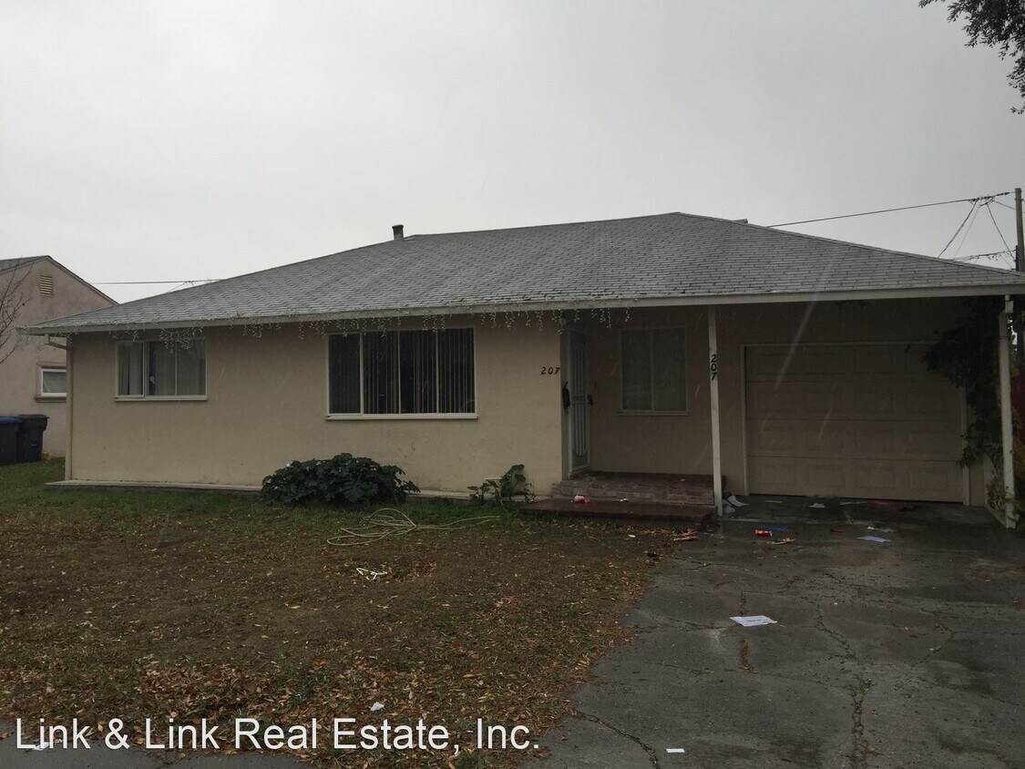 Foto principal - 3 br, 1 bath House - 207 E. Bell Avenue