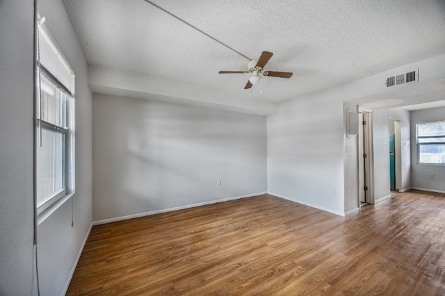 Photo - 914 SW 8th Ave Apartment