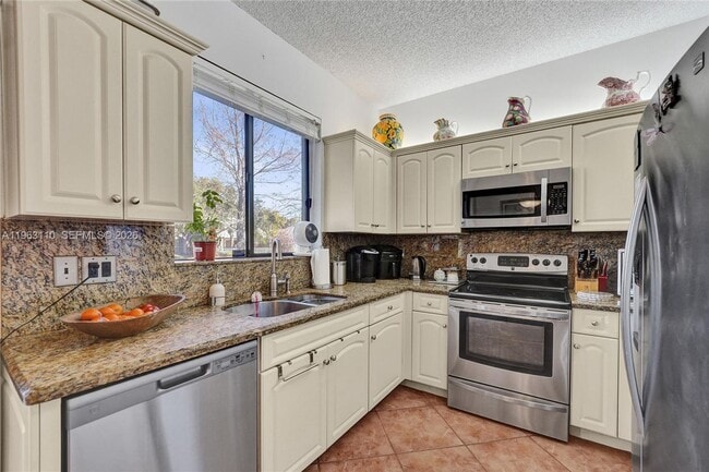 Foto del edificio - 1025 NW 105th Way
