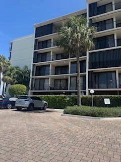 Building Photo - 225 S Beach Rd
