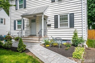 Building Photo - 5 Mayfield Pl