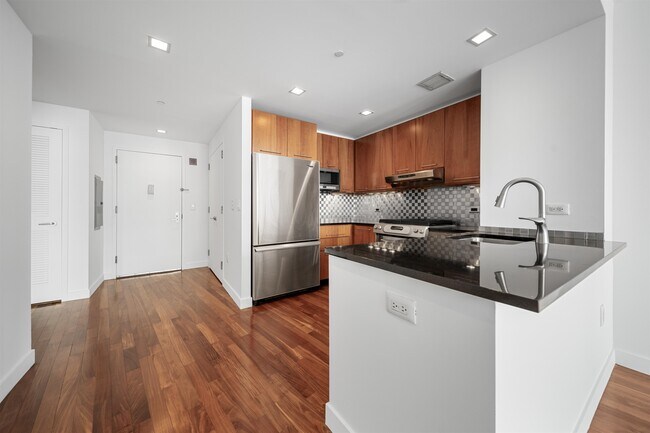 Building Photo - 25 Hudson St