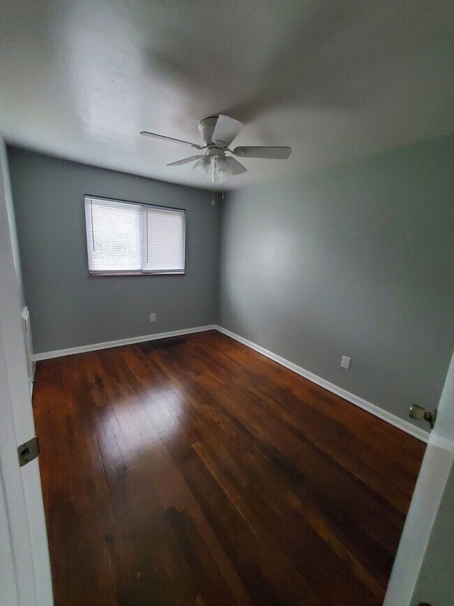 Back bedroom - 227 Broad Meadows Blvd