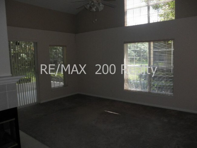 Building Photo - 7425 Green Tree Dr