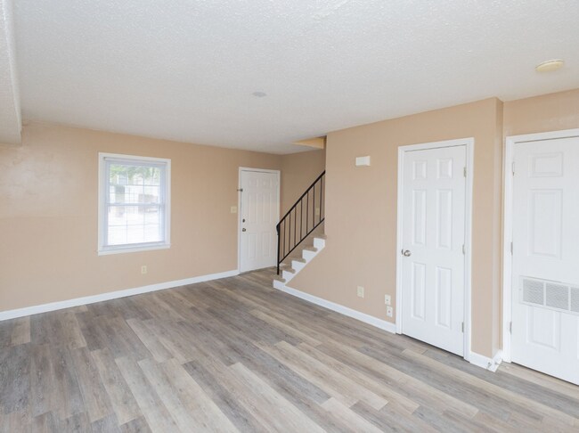 Building Photo - 2-Bedroom Townhome-Style Condo Near Wester...