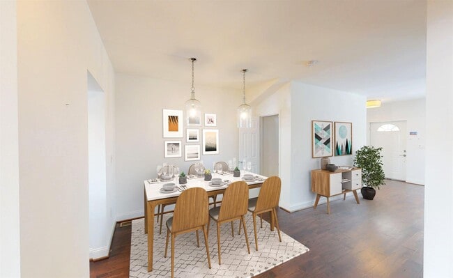 Building Photo - Elegant H Street Corridor townhouse minutes from downtown