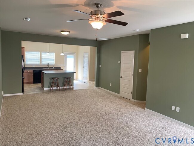 Foto del edificio - 8213 Center Path Ln